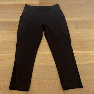 Black cropped leggings with mesh